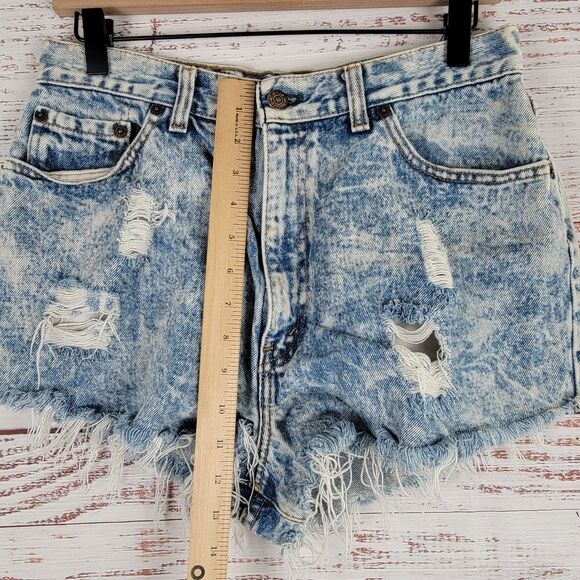 Vintage Levis Womens Size 16 Acid Washed Distressed Shorts Blue Denim Made USA - Picture 5 of 10